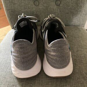 Womens size 9 New Balance Fresh Foam ROAV V1 running sneaker